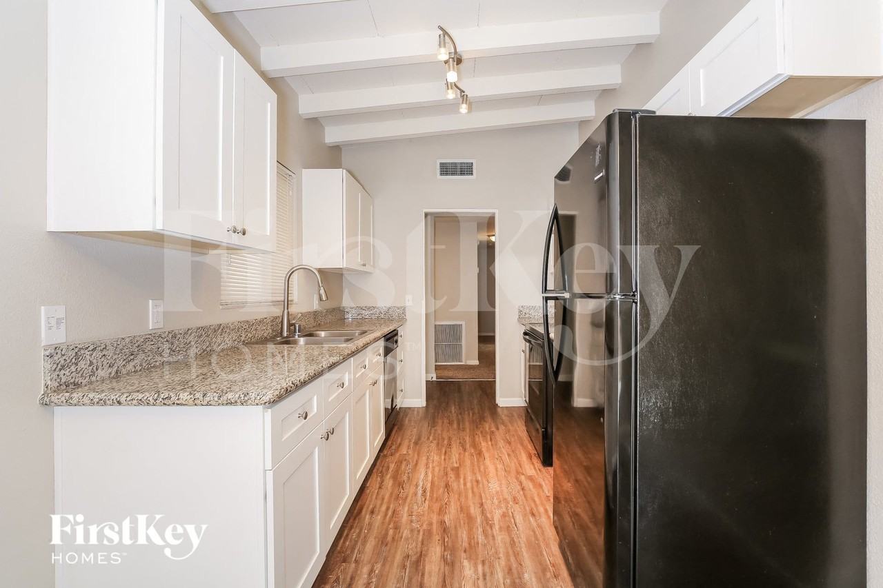 716 N Bruce St - Photo 6 of 15