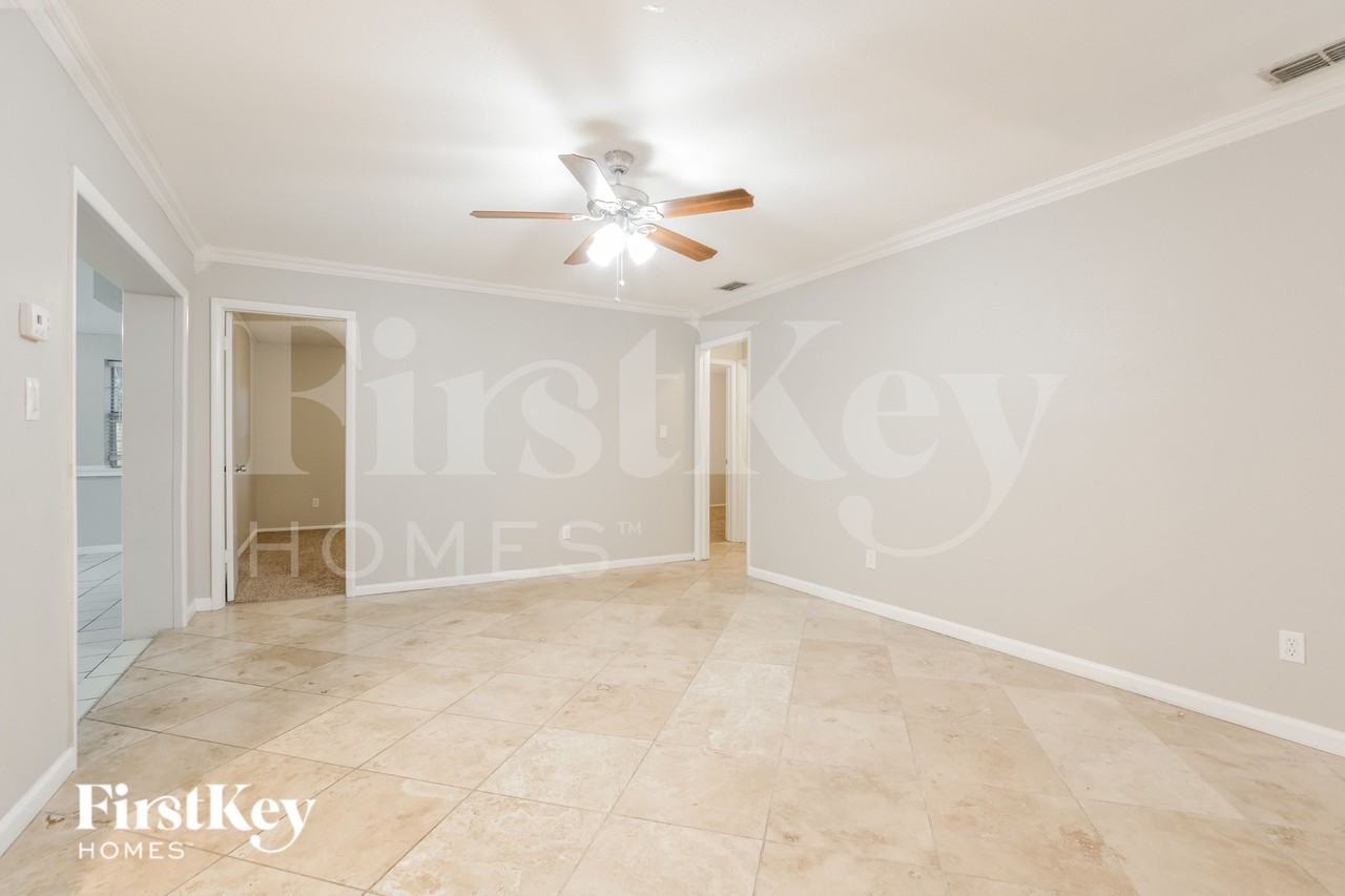 7039 Pecan Ct - Photo 5 of 16