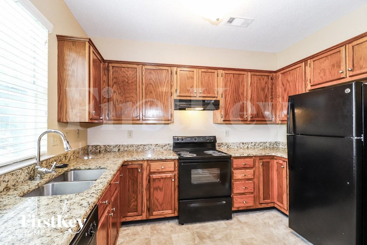 700 Walnut Woods Cv S - Photo 7 of 15