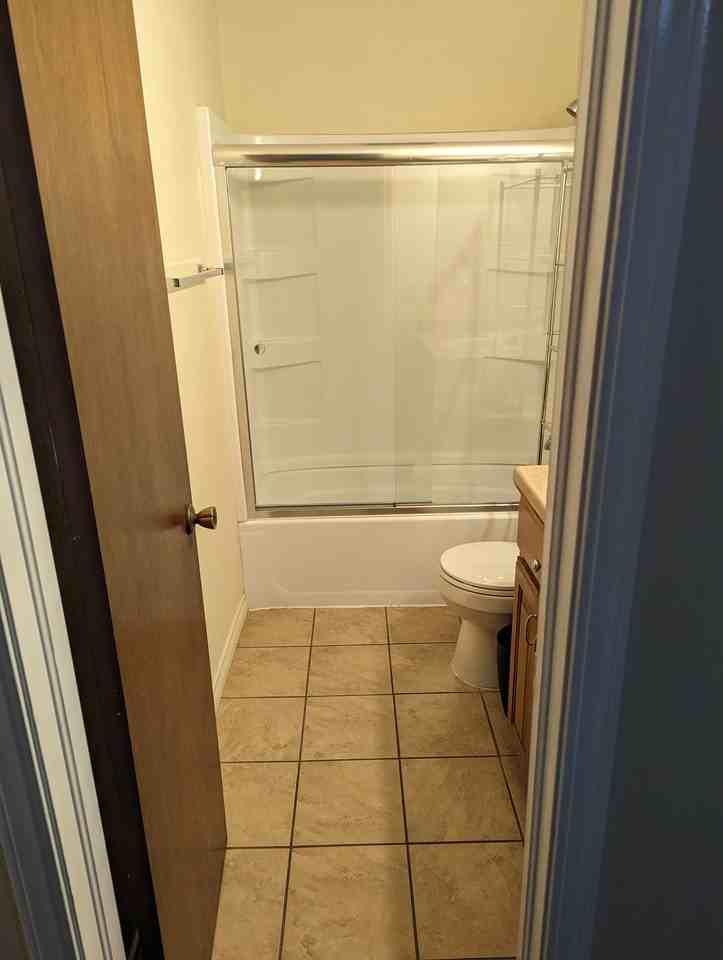 835 W Lawson St #103 - Photo 4 of 8