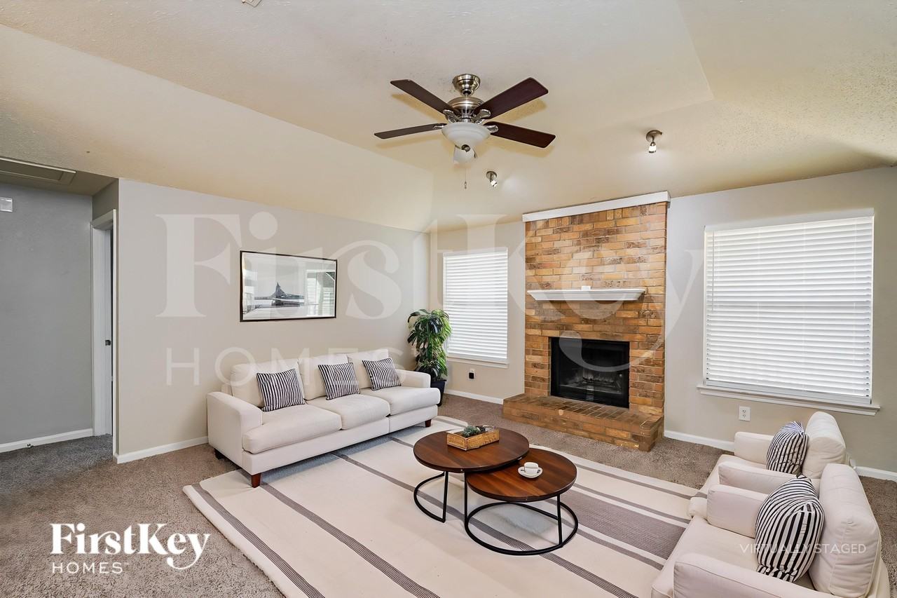 6476 Sudbury Way - Photo 3 of 19