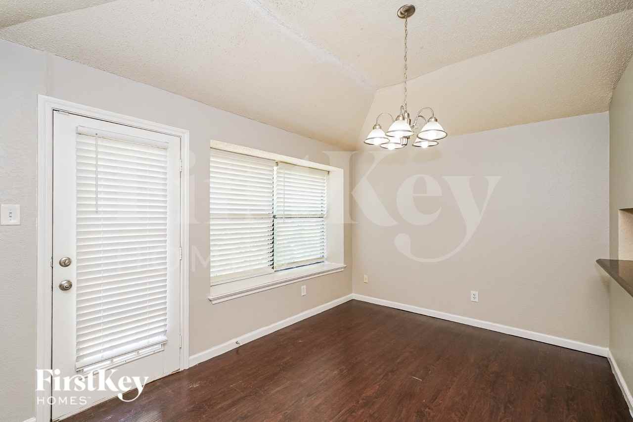 6476 Sudbury Way - Photo 5 of 19