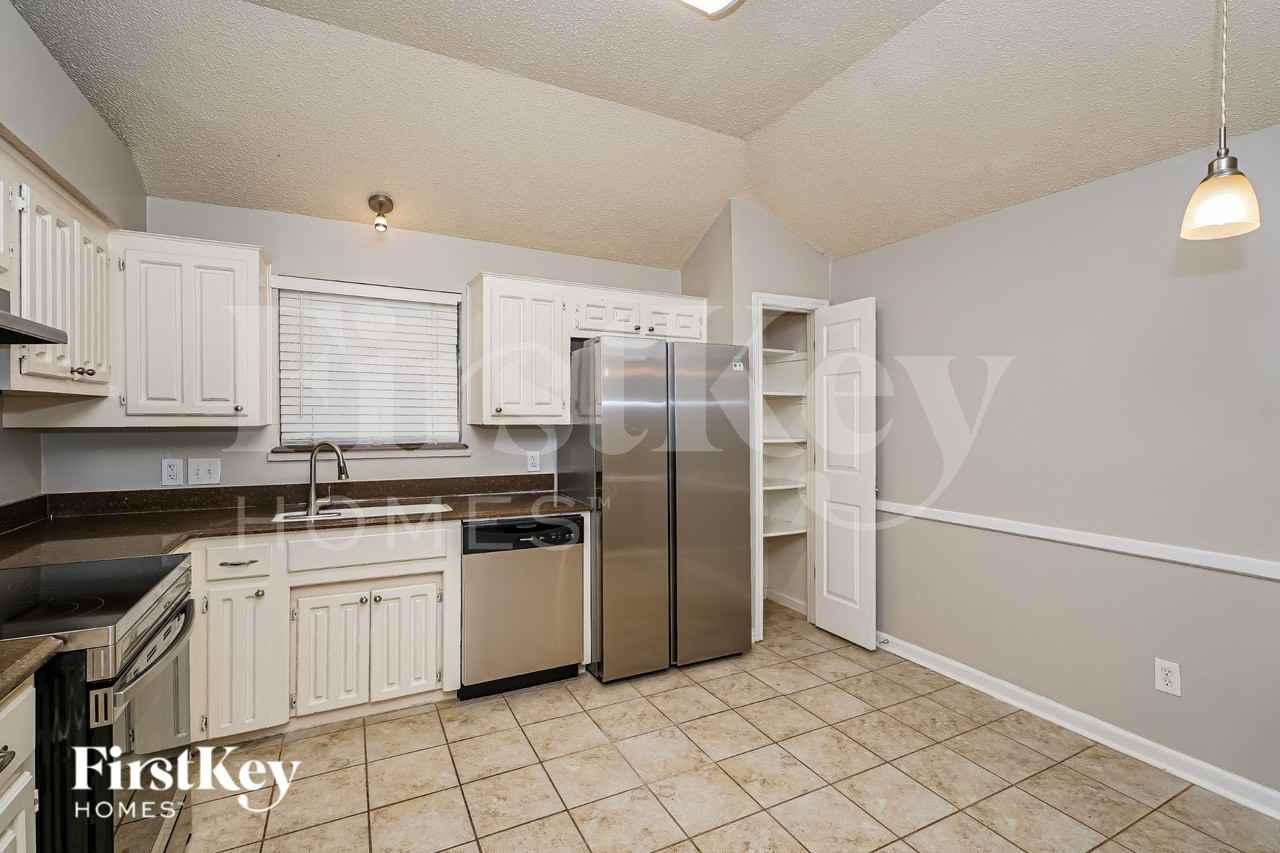 6476 Sudbury Way - Photo 7 of 19