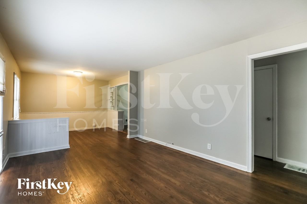 5915 Harvard Ave - Photo 6 of 18