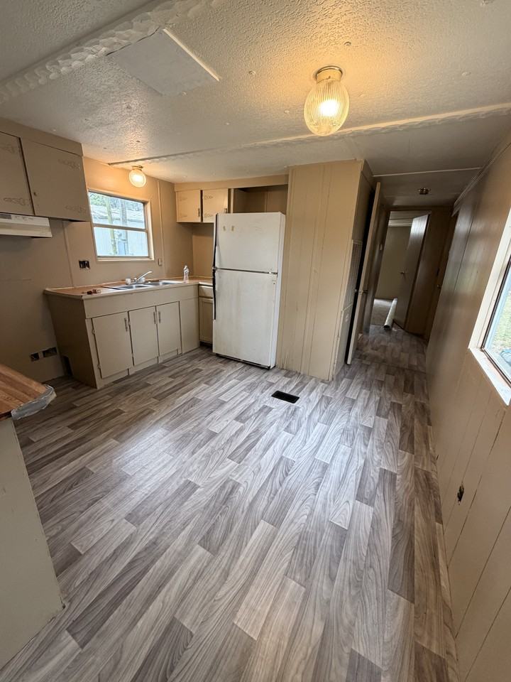 5542 Whites Ferry Rd - Photo 6 of 9