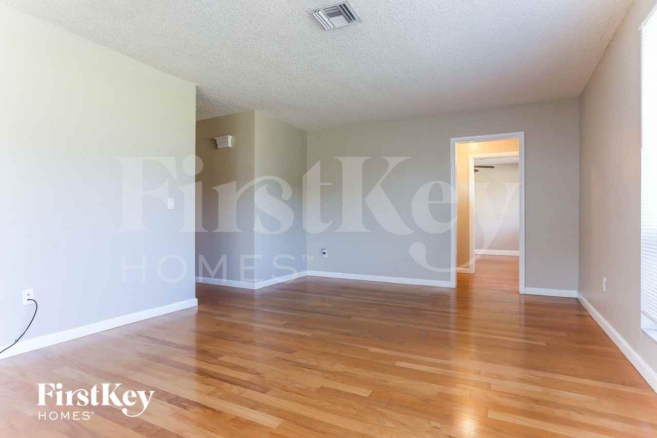540 Nwave - Photo 3 of 15