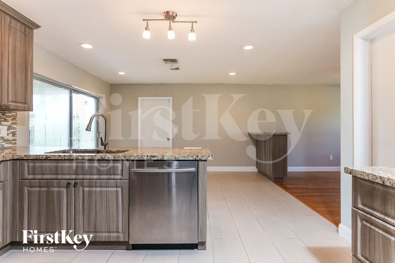 540 Nwave - Photo 6 of 15