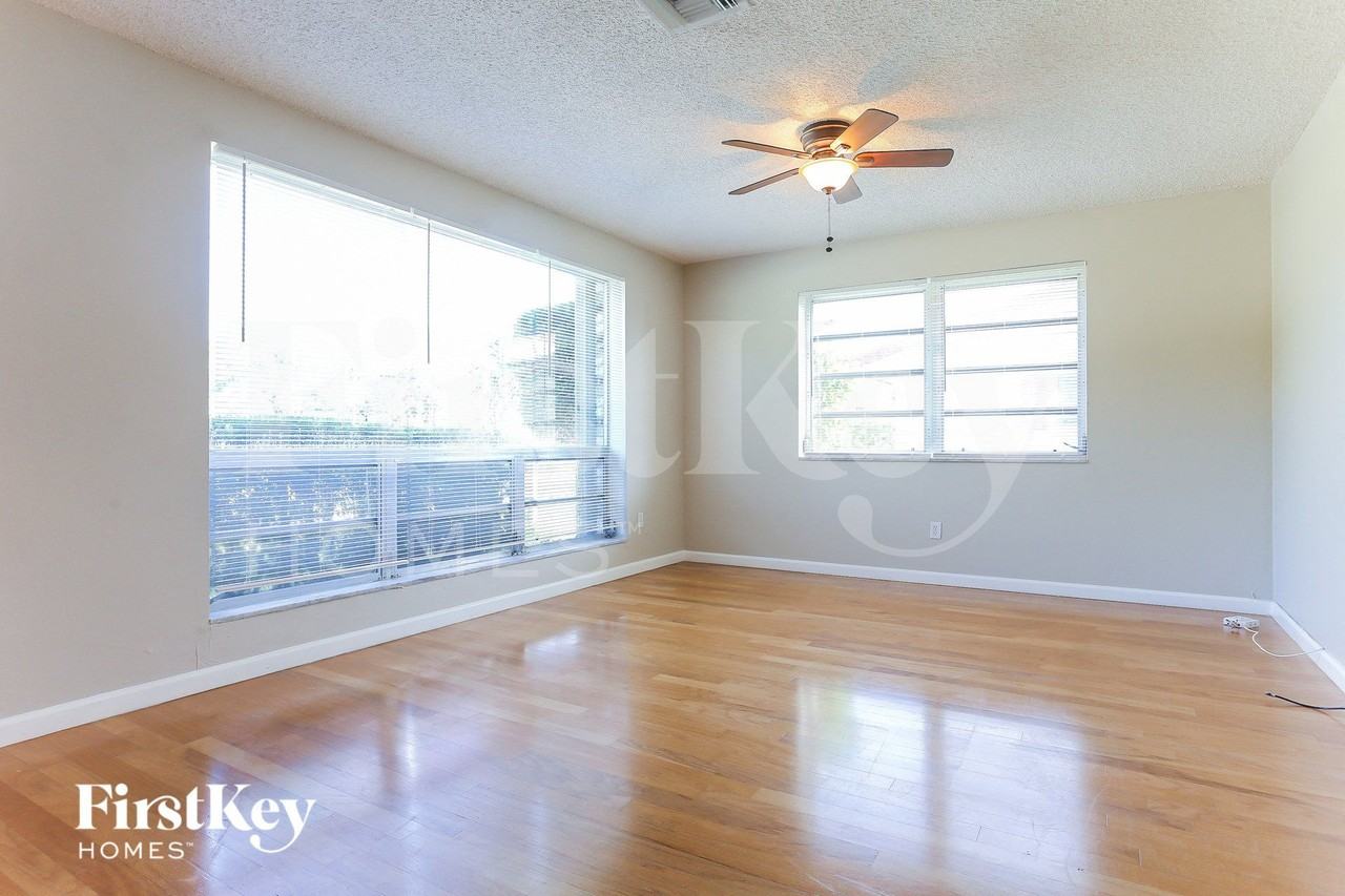 540 Nwave - Photo 7 of 15