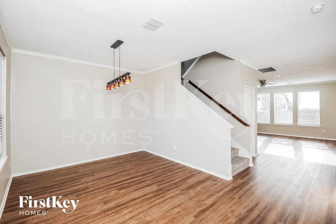 4713 Palm Ridge Dr - Photo 2 of 16
