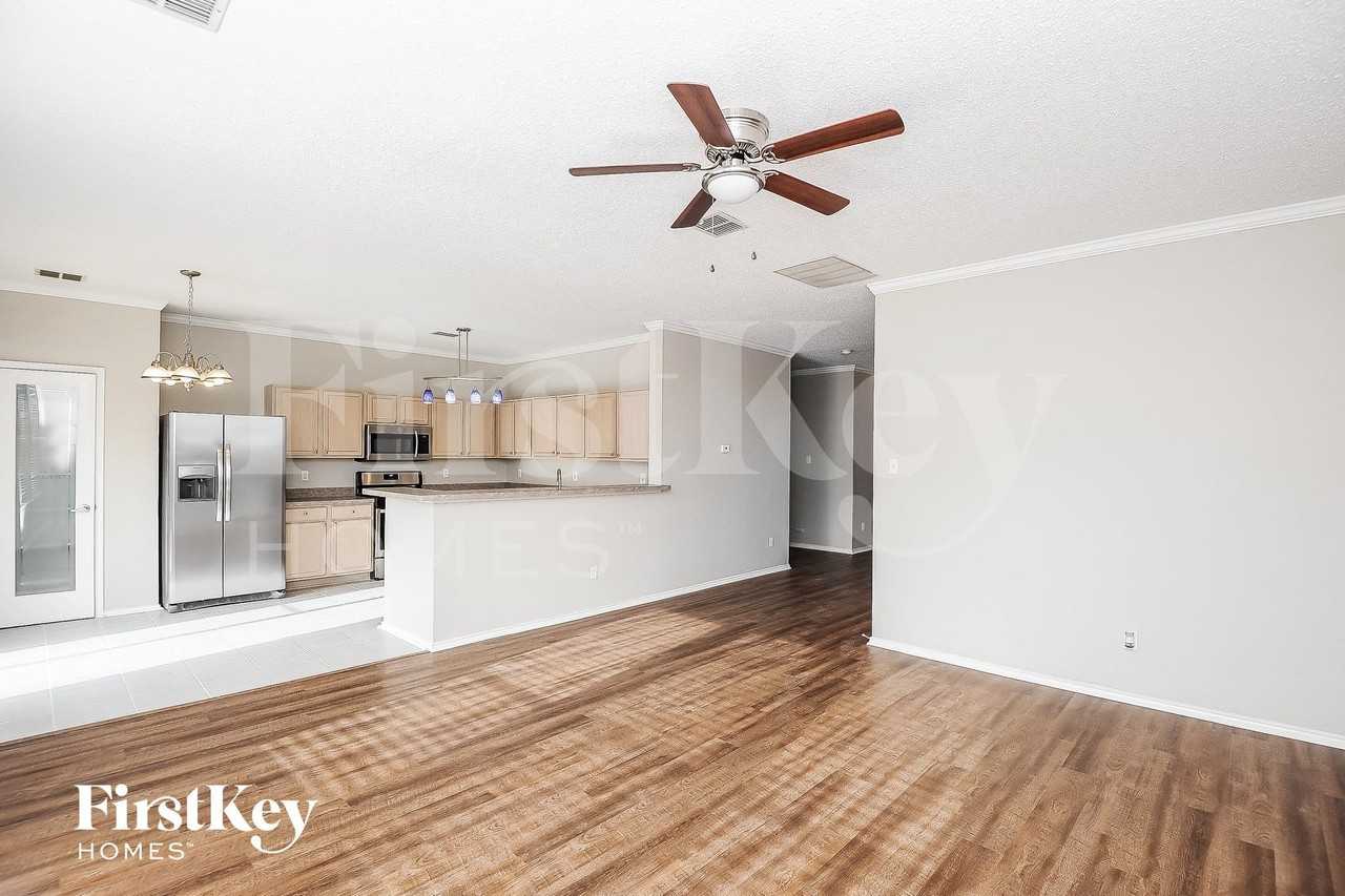 4713 Palm Ridge Dr - Photo 4 of 16