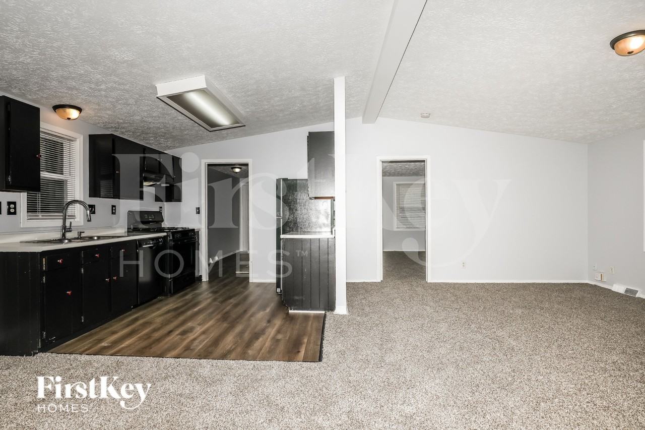 4638 N Richardt Ave - Photo 2 of 16