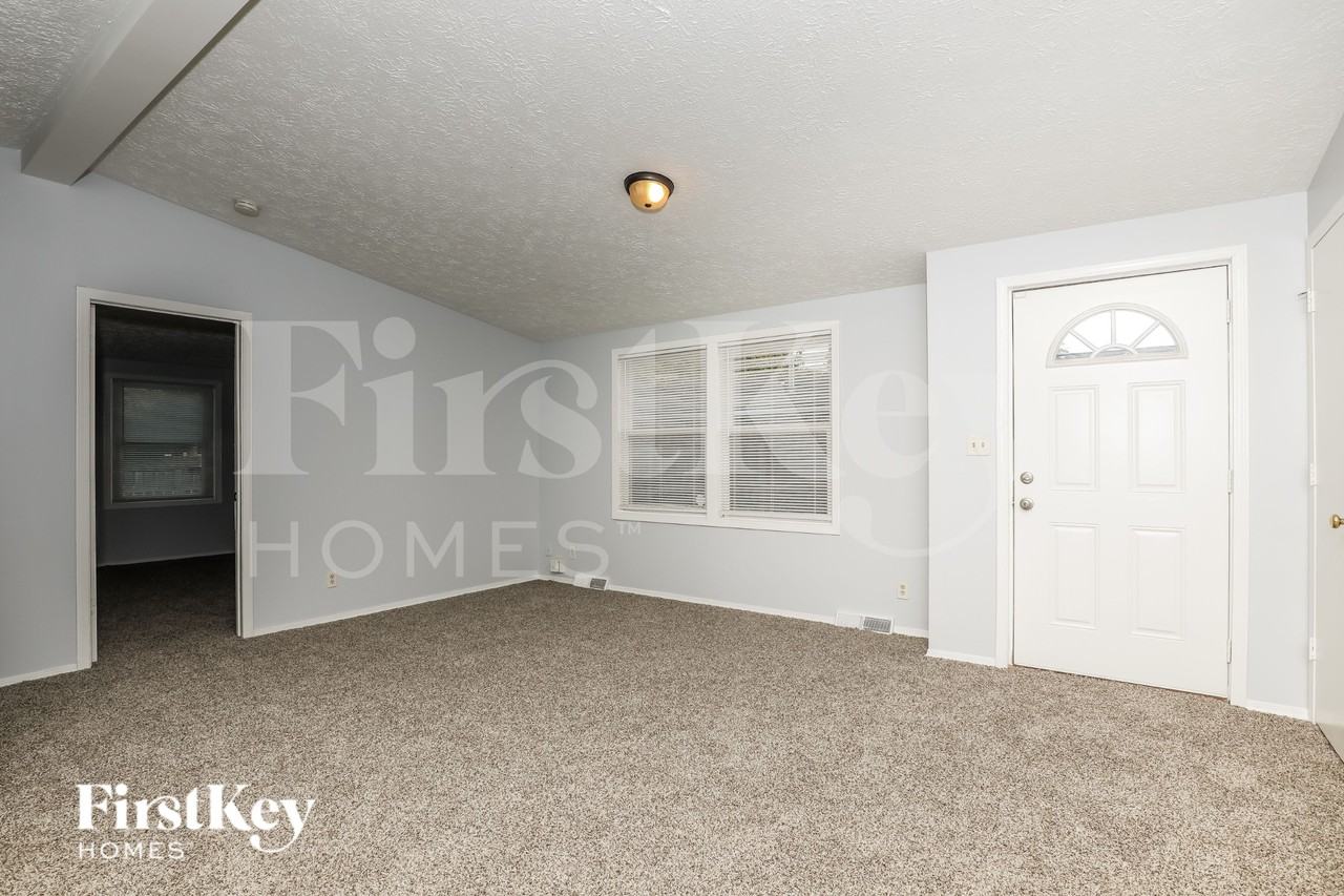 4638 N Richardt Ave - Photo 3 of 16
