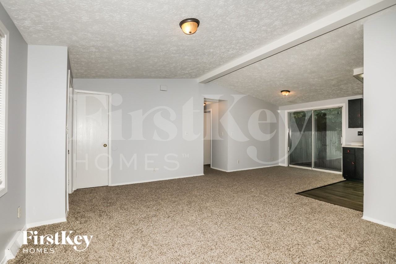 4638 N Richardt Ave - Photo 4 of 16