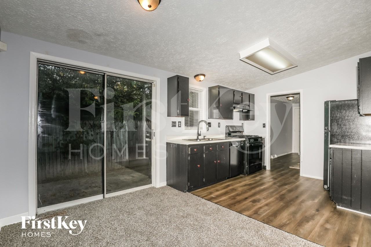 4638 N Richardt Ave - Photo 5 of 16