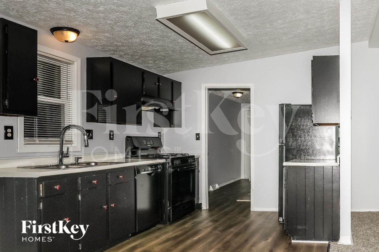 4638 N Richardt Ave - Photo 6 of 16