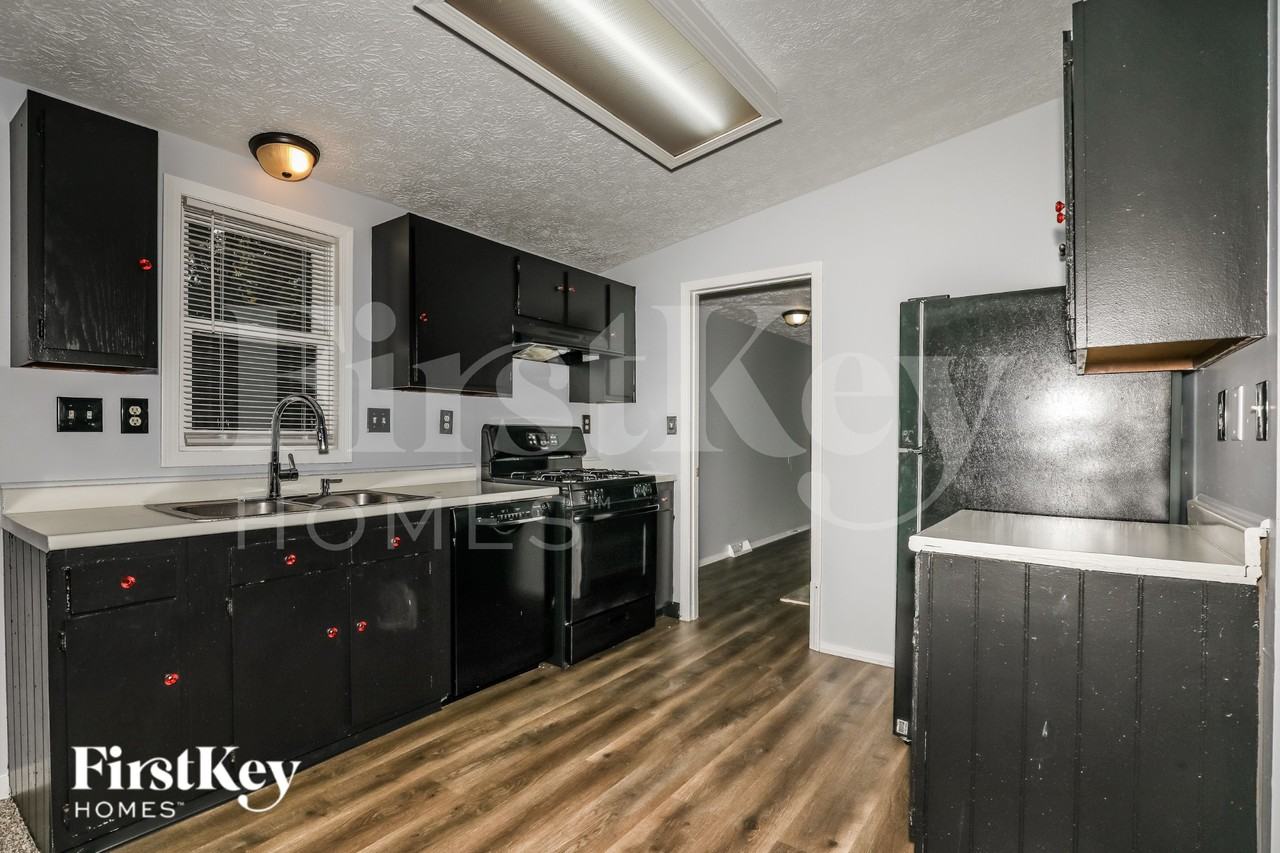 4638 N Richardt Ave - Photo 7 of 16