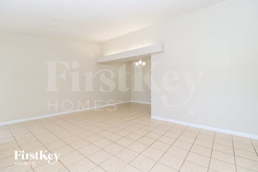 445 Ridge Dr - Photo 3 of 16