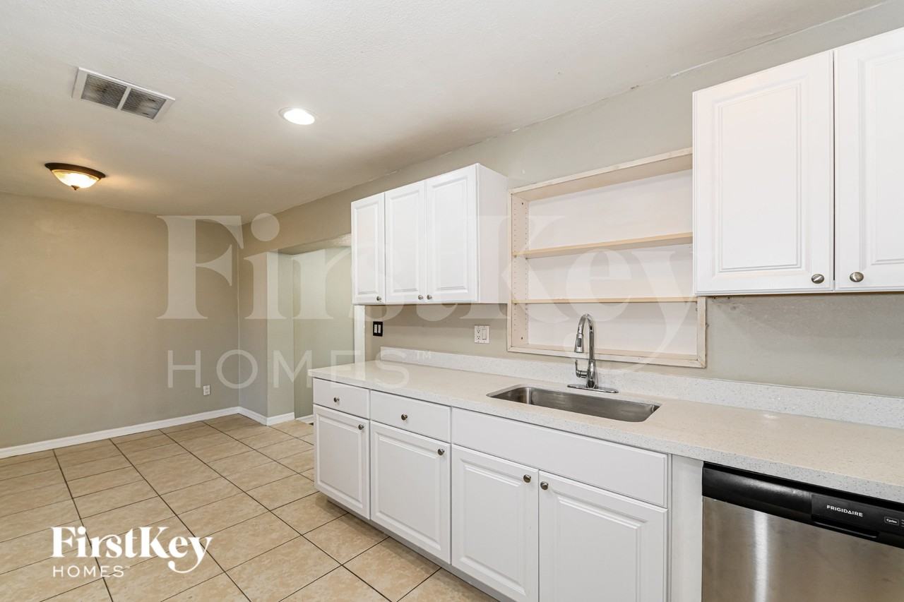 401 Ne 15th Ave - Photo 7 of 19