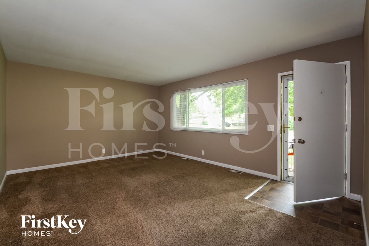 400 Humes Ln - Photo 5 of 18