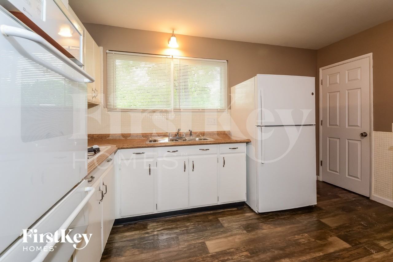 400 Humes Ln - Photo 6 of 18