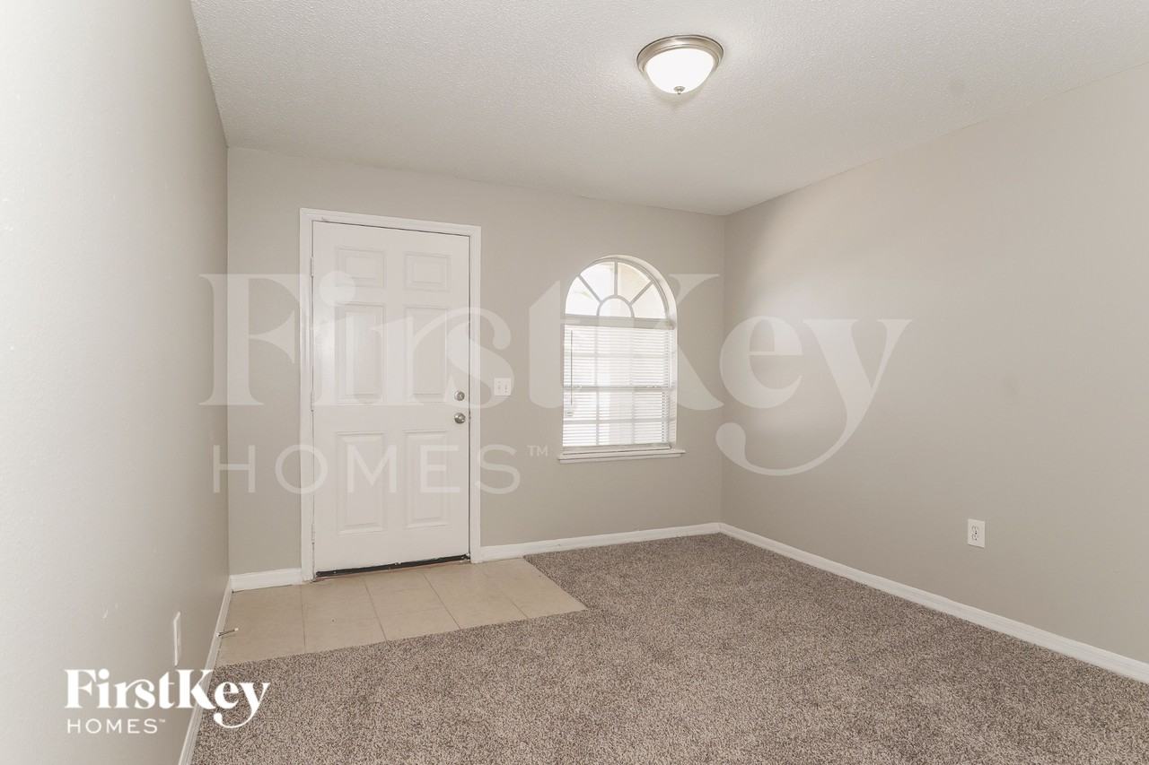 3638 Queens Cove Blvd - Photo 2 of 19