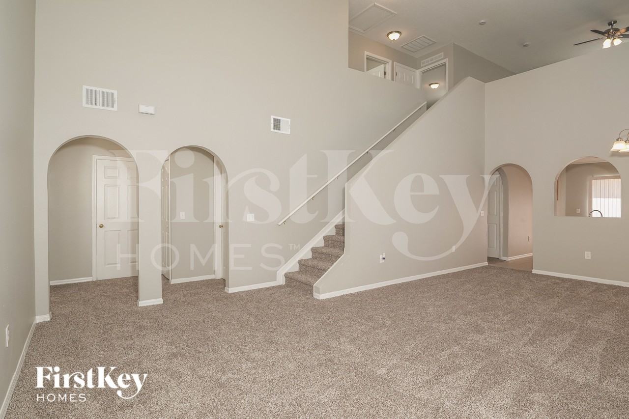 3638 Queens Cove Blvd - Photo 3 of 19