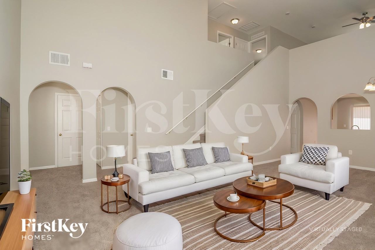 3638 Queens Cove Blvd - Photo 4 of 19