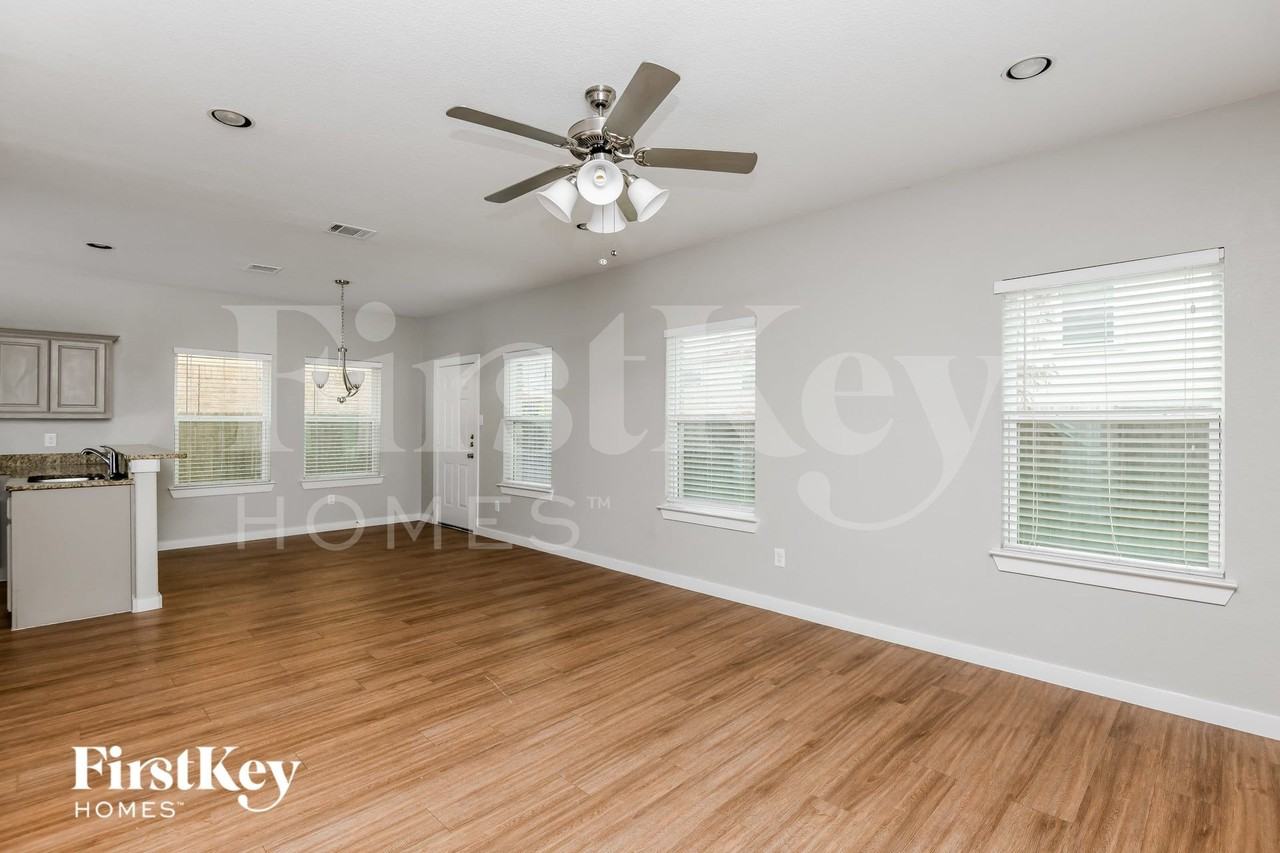 3611 Rio Blanco Dr - Photo 3 of 15
