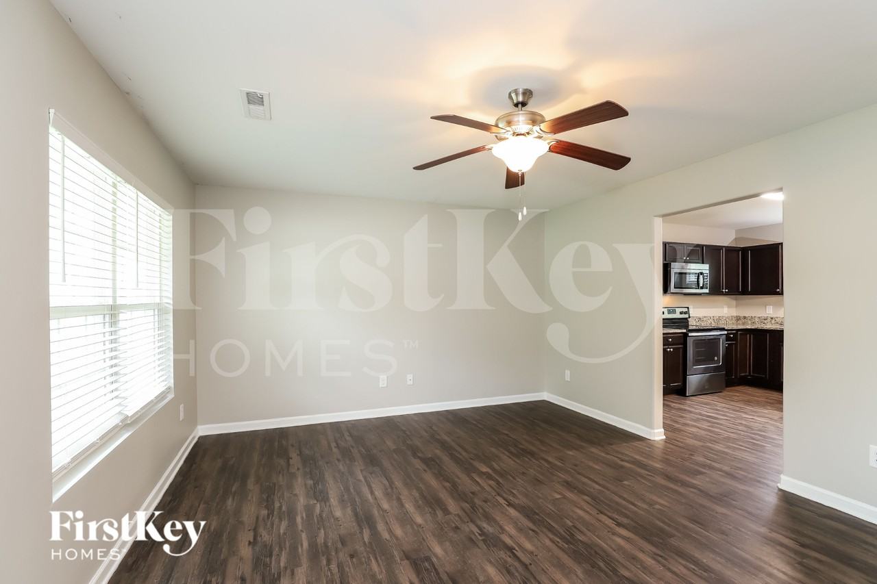 2204 Matthew Oaks Ct - Photo 4 of 16