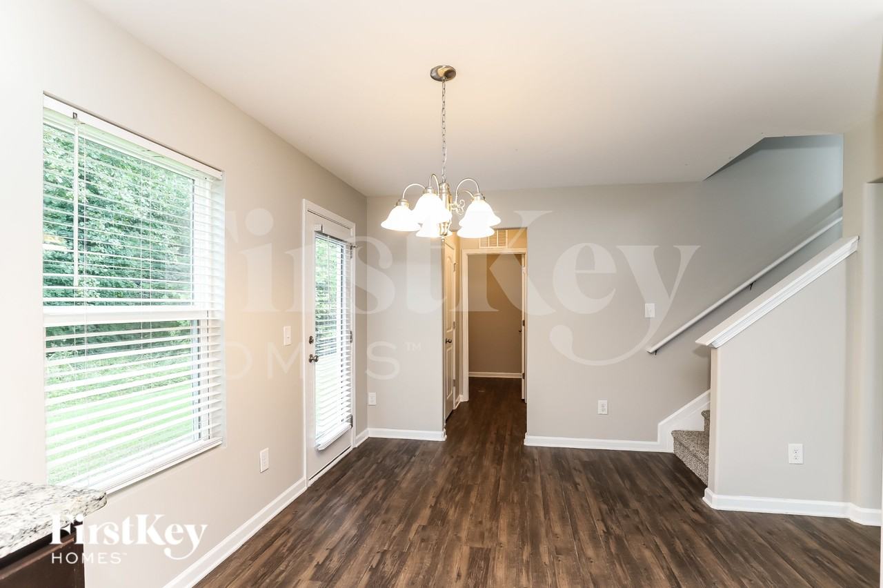 2204 Matthew Oaks Ct - Photo 5 of 16