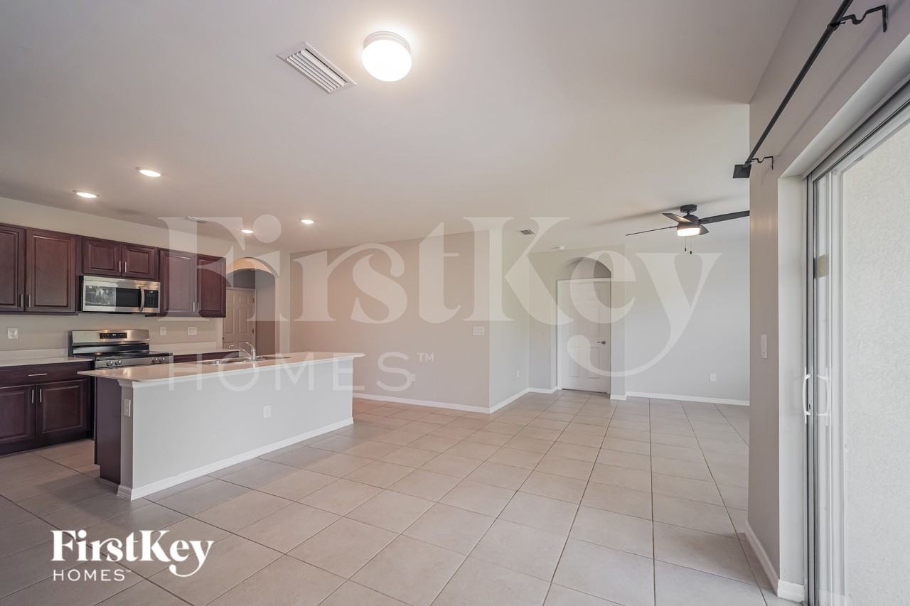 217 Se 27th St - Photo 5 of 19