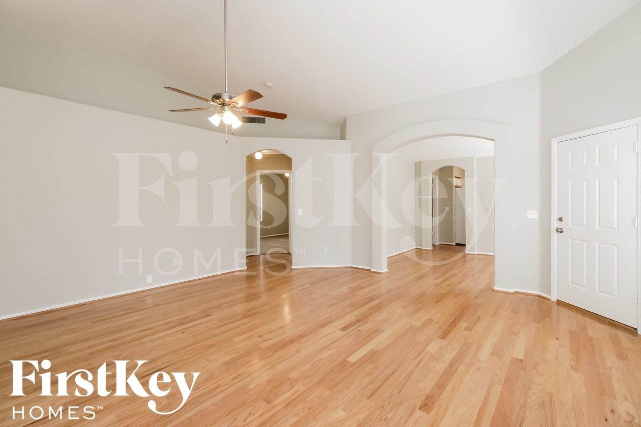 20442 N 38th Dr - Photo 5 of 16