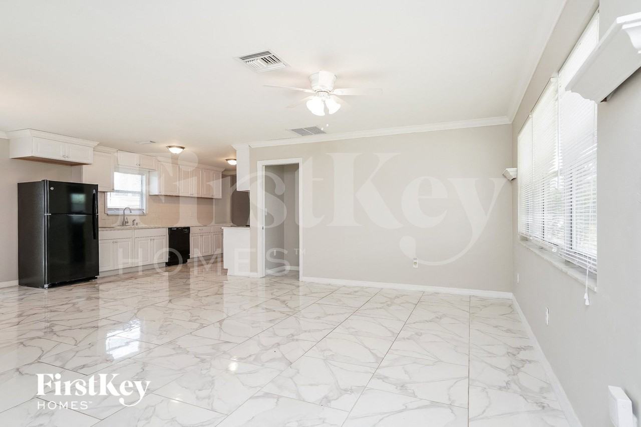 202 E Jasmine Rd - Photo 2 of 15