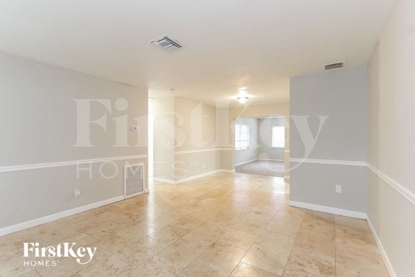 1795 Suffolk Dr - Photo 3 of 16