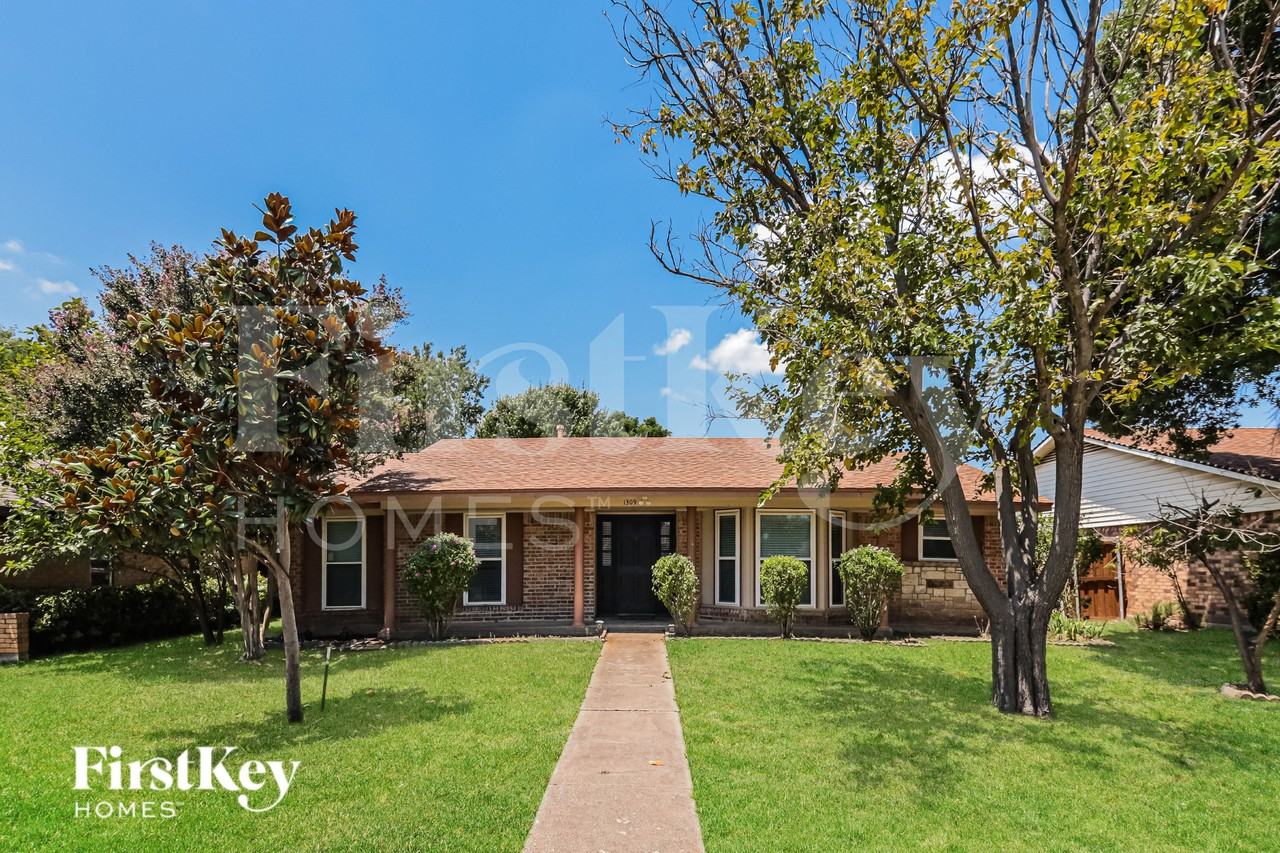 1309 Monterrey Dr