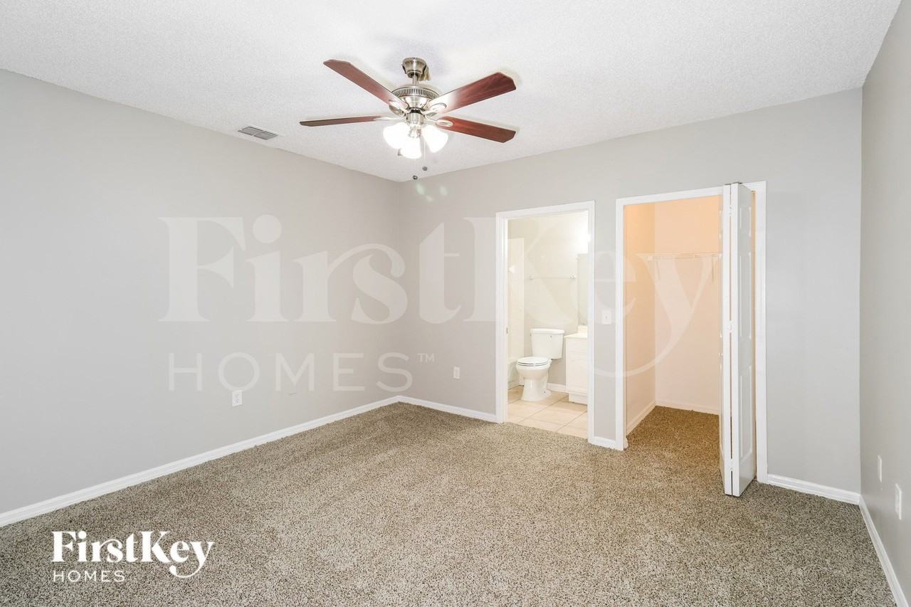 1164 Schumann Dr - Photo 6 of 16