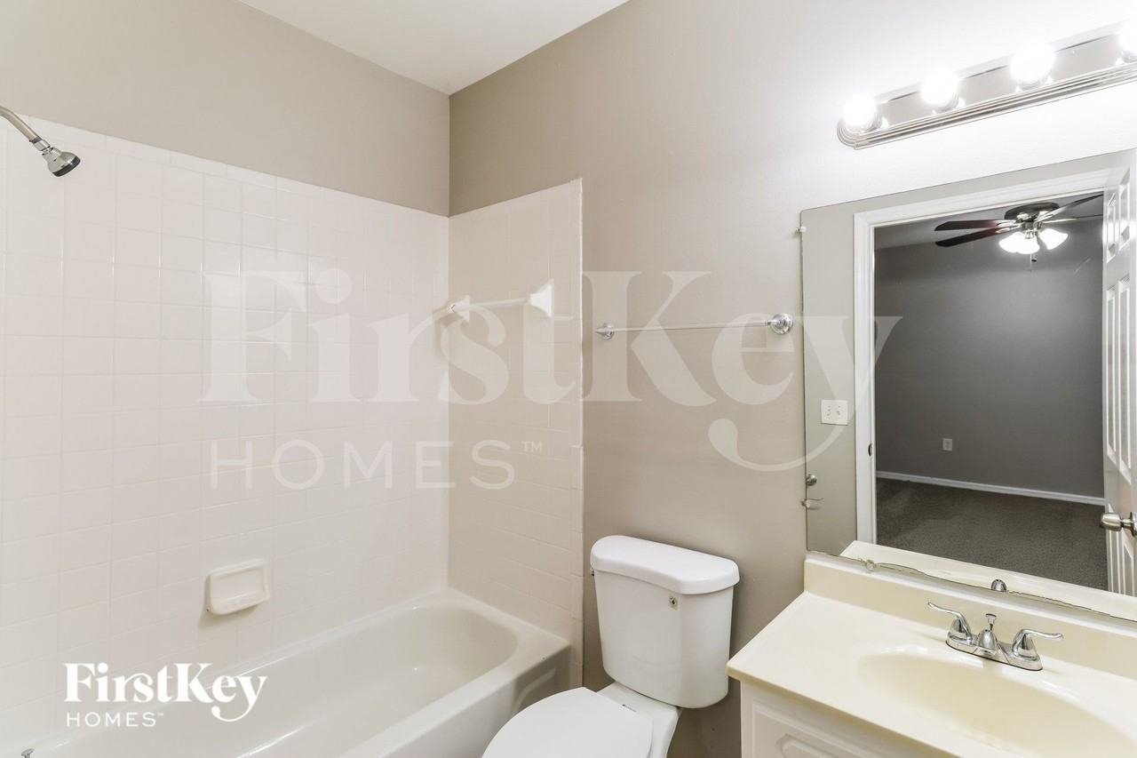 1164 Schumann Dr - Photo 7 of 16