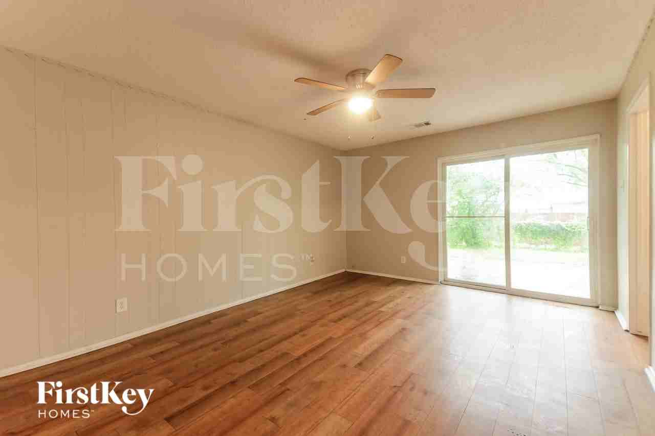 1109 Atlanta Dr - Photo 3 of 20