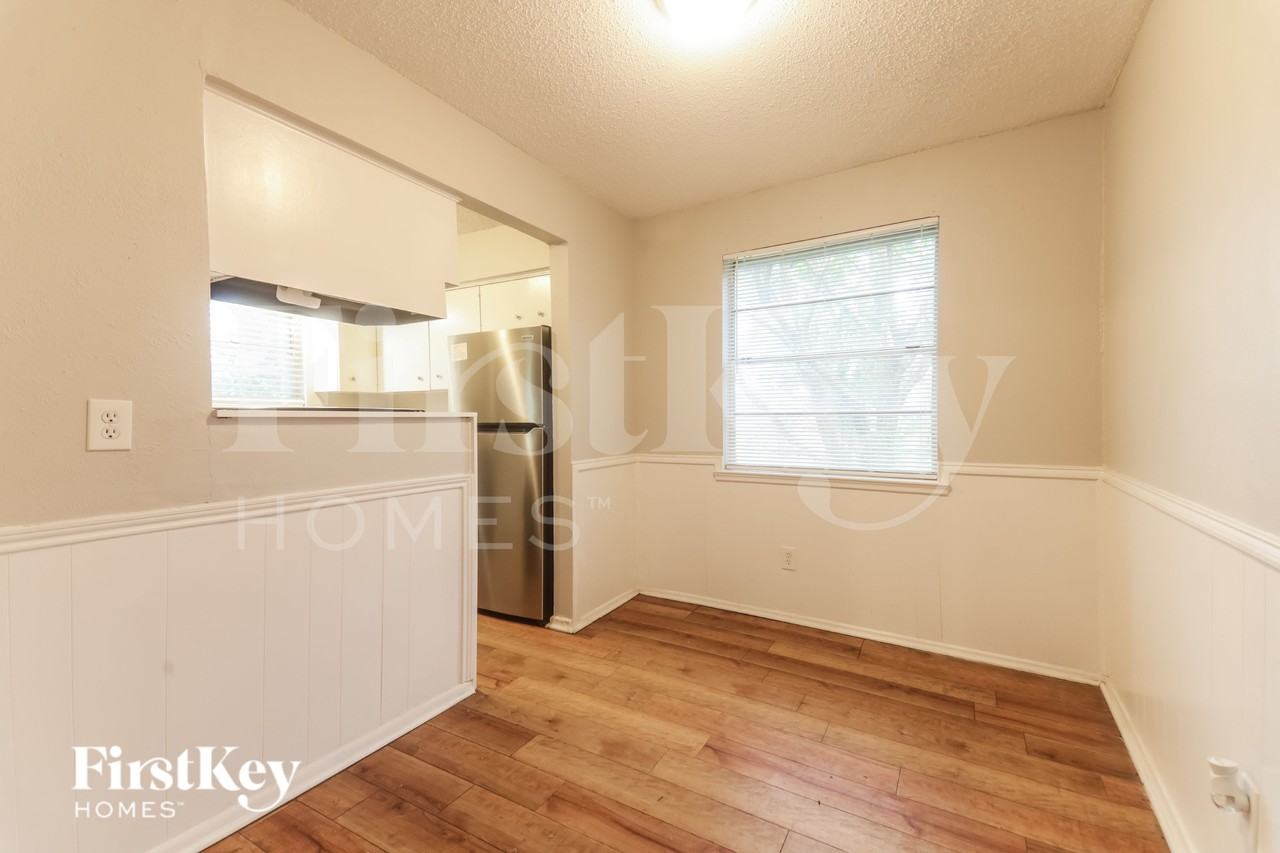 1109 Atlanta Dr - Photo 5 of 20