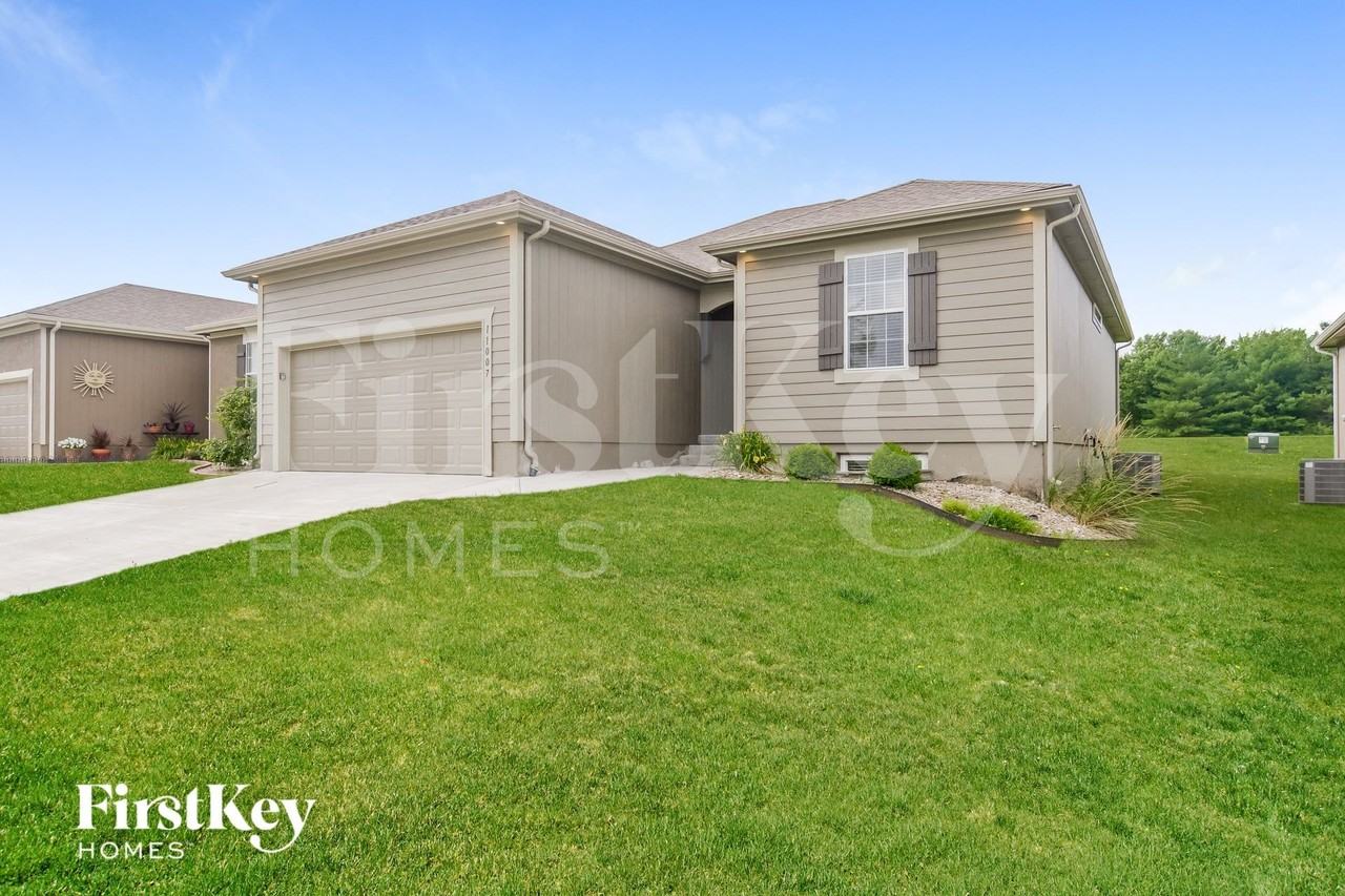 11007 Highview Rd - Photo 2 of 15