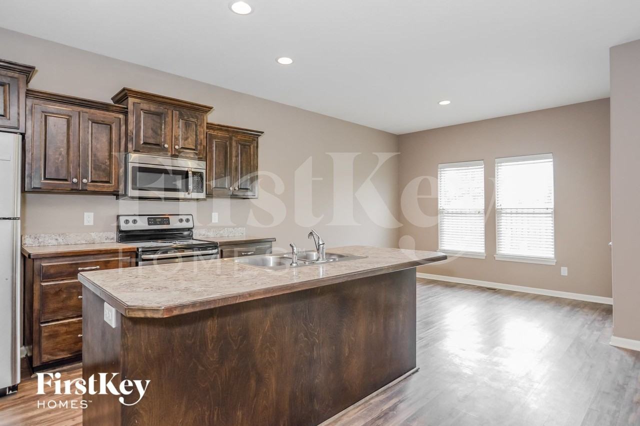 11007 Highview Rd - Photo 6 of 15
