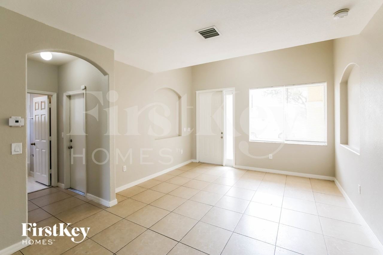 1009 Neave - Photo 3 of 19