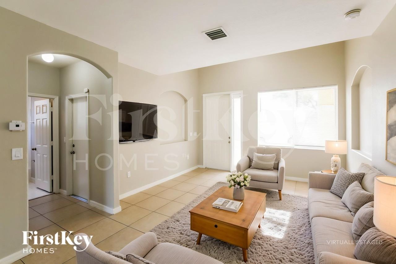 1009 Neave - Photo 4 of 19
