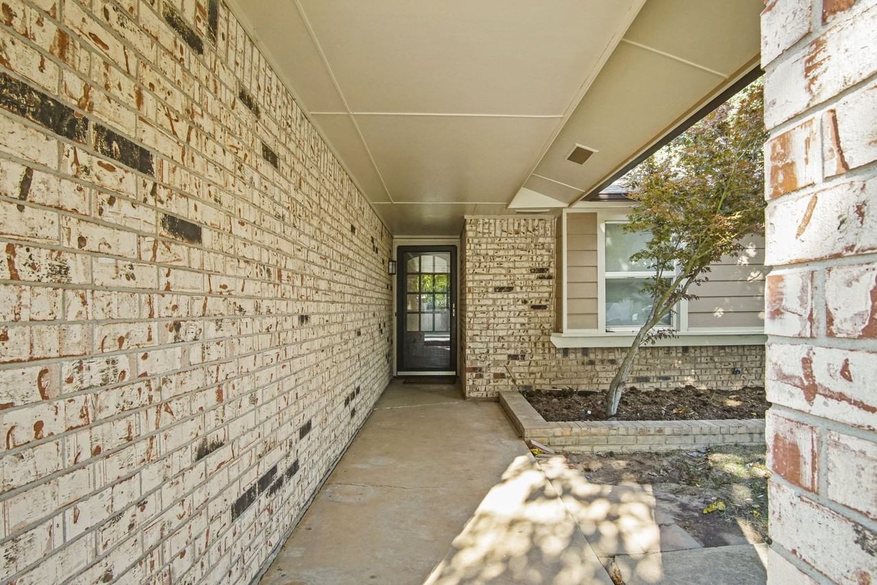 625 Hawthorne Pl - Photo 5 of 32