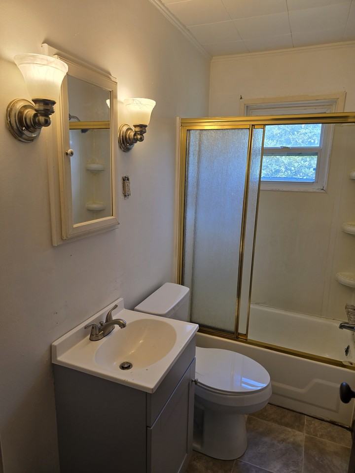 106 Lowry St - Photo 3 of 18