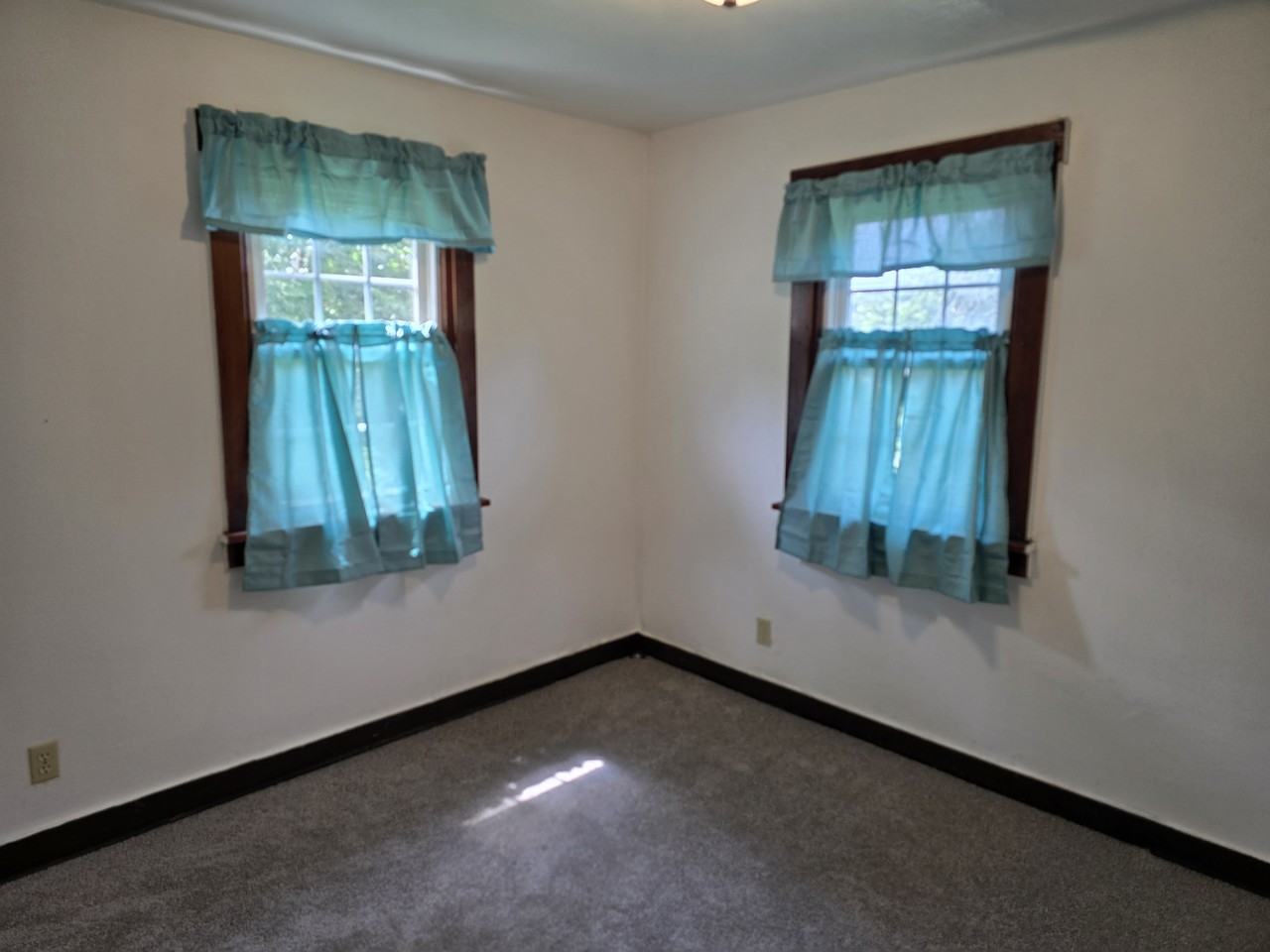 106 Lowry St - Photo 4 of 18