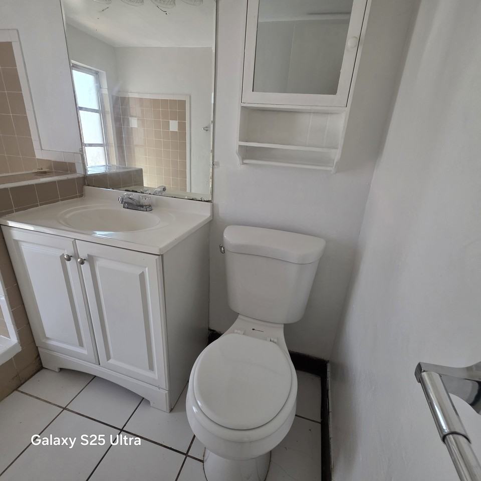 3302 Bainbridge Dr - Photo 3 of 28