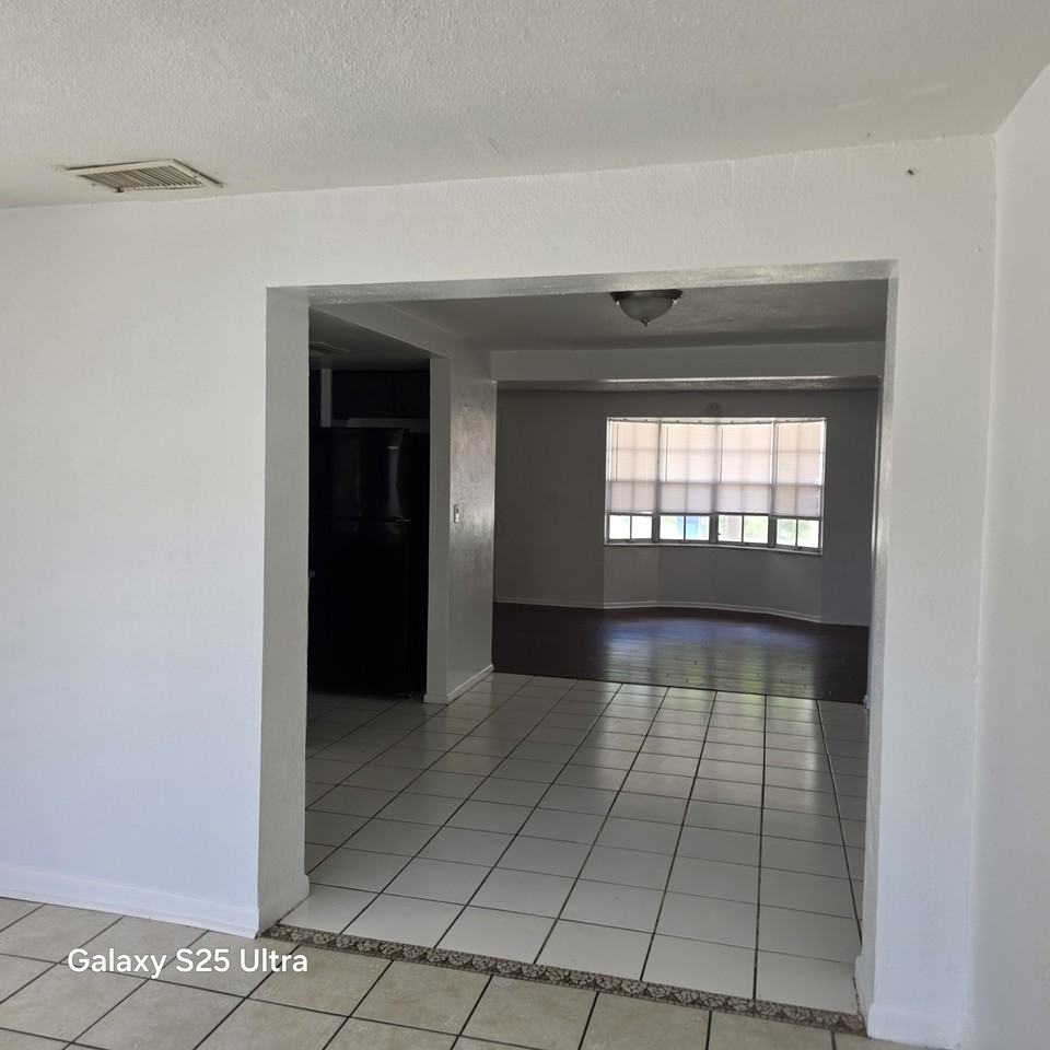 3302 Bainbridge Dr - Photo 6 of 28