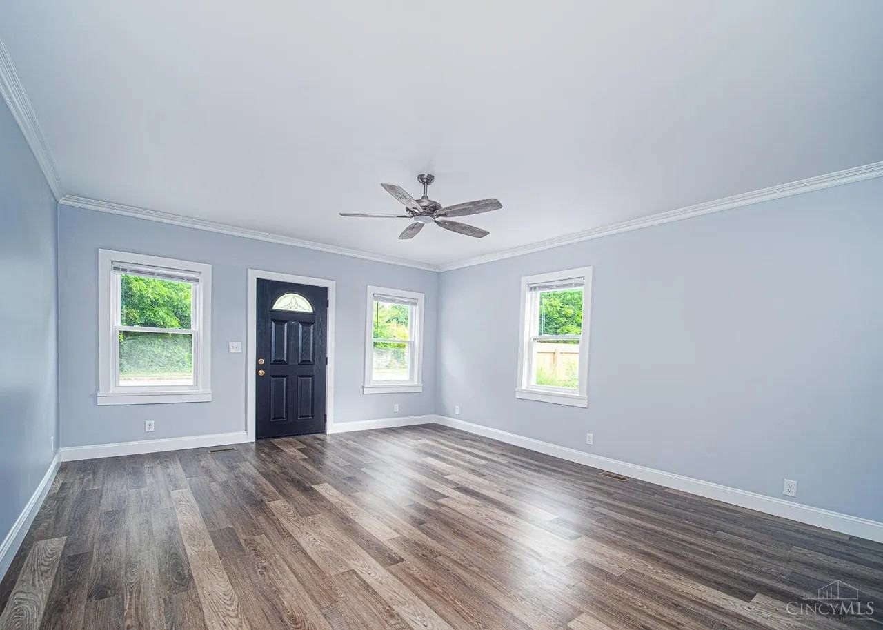 4239 Eastern Ave - Photo 4 of 26