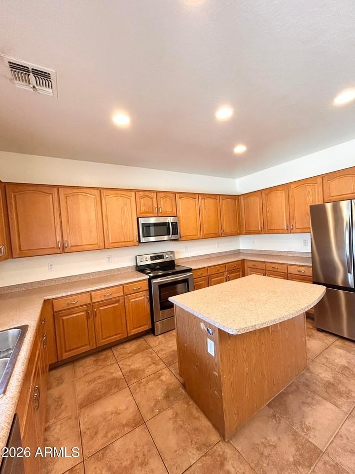 2692 E Vermont Ct - Photo 6 of 26